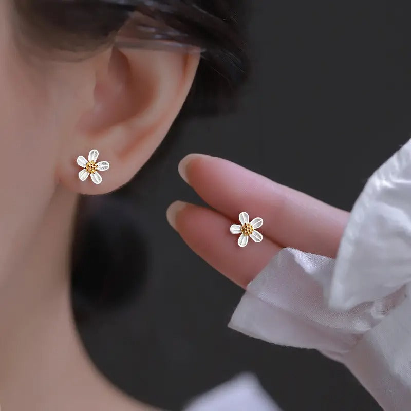 flowers ear ladies trend simple niche design sense small daisy earrings earrings fashion hundred with daily