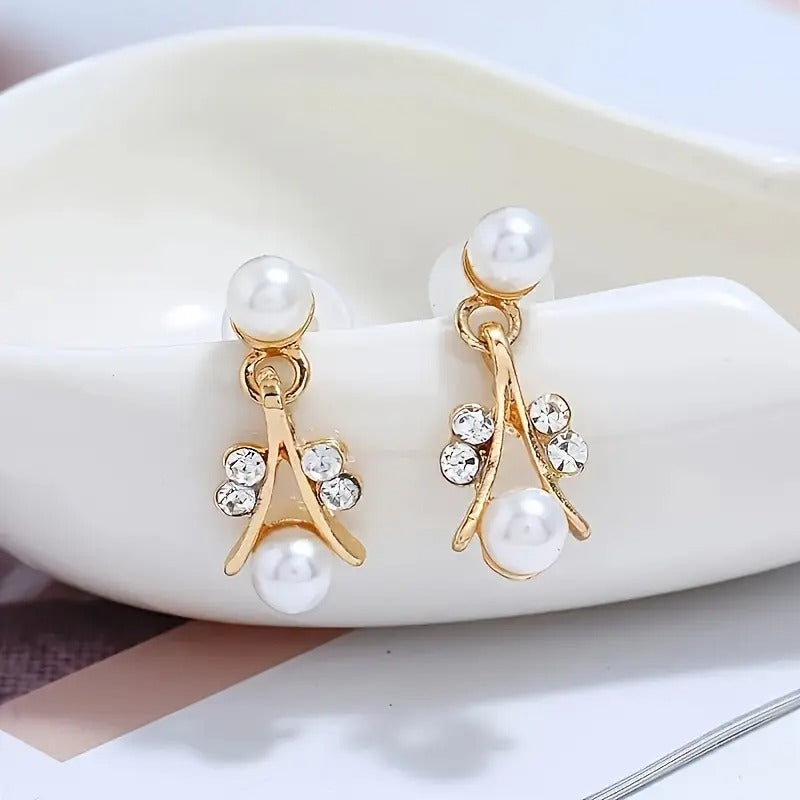 Elegant 14K Gold Plated Zinc Alloy Jewelry Set with Imitation Pearls - Sophisticated Necklace and Earrings for Women, Age 14+ - Timeless Fashion Ensemble