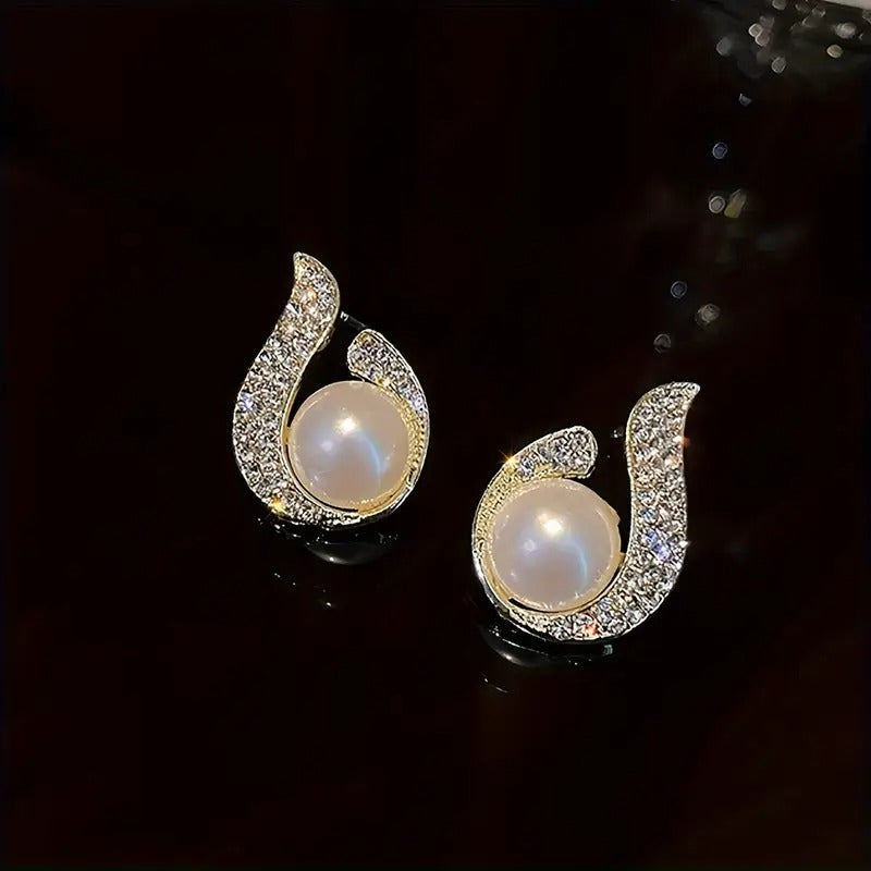 Pair of French Style Personalized Fashionable and Versatile High-end Temperament Light Luxury Women's Daily Exaggerated Stud Earrings